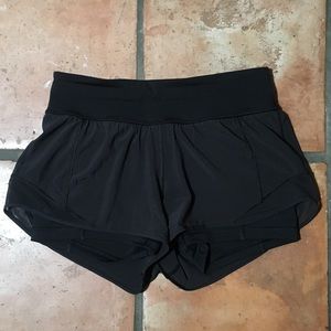 lululemon black hotty hot short, naked 4in, size 6
